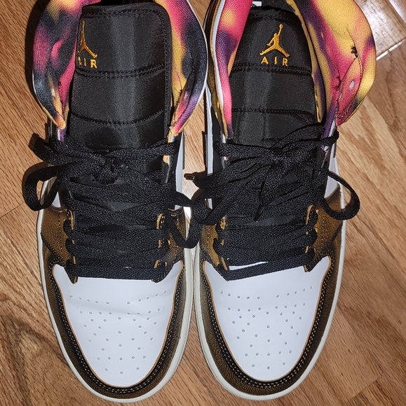 Authentic Jordan 1's Unisex Size: 12 W or 10.5 M - Picture 4 of 6